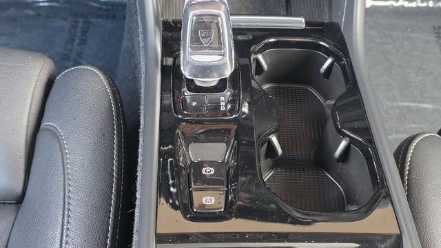 2024 Volvo XC40 B5 Plus Dark Theme
