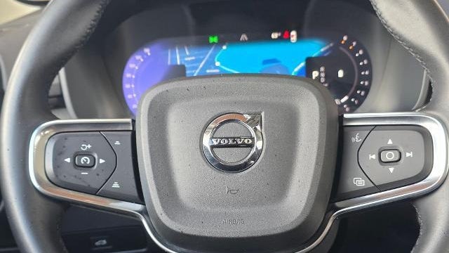 2024 Volvo XC40 B5 Plus Dark Theme