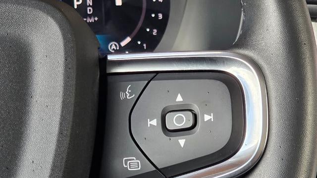 2024 Volvo XC40 B5 Plus Dark Theme