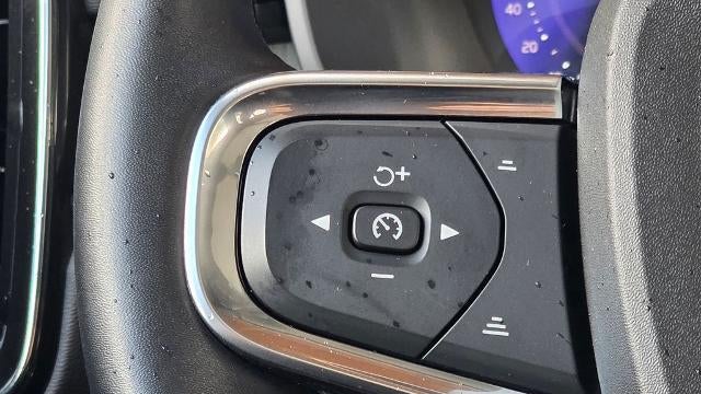 2024 Volvo XC40 B5 Plus Dark Theme