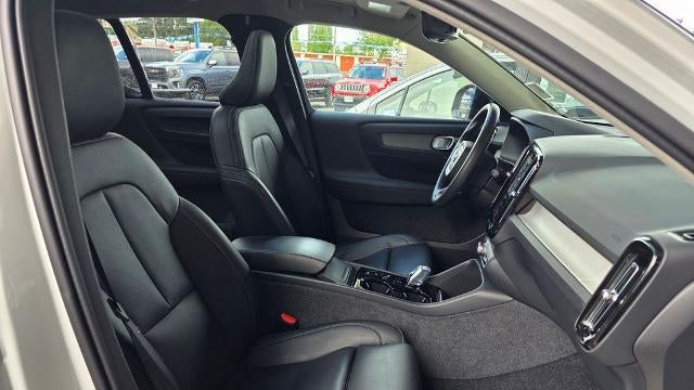 2024 Volvo XC40 B5 Plus Dark Theme