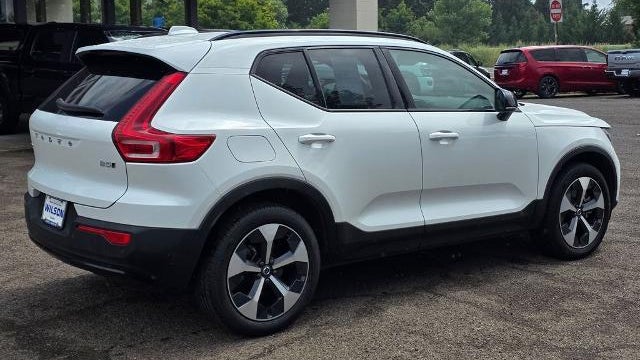 2024 Volvo XC40 B5 Plus Dark Theme