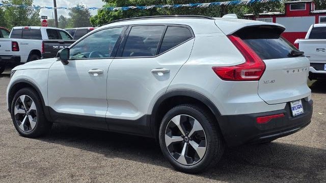 2024 Volvo XC40 B5 Plus Dark Theme