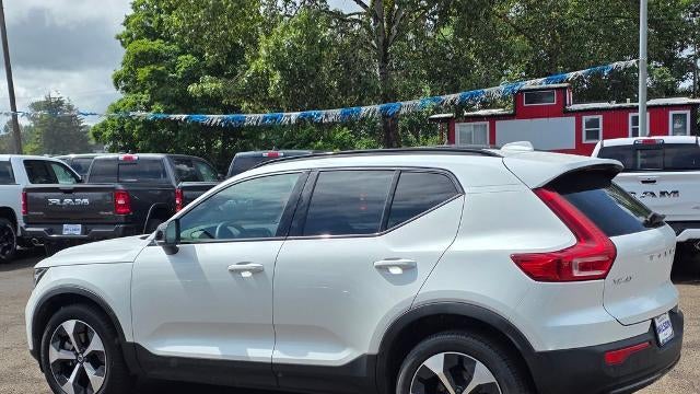 2024 Volvo XC40 B5 Plus Dark Theme