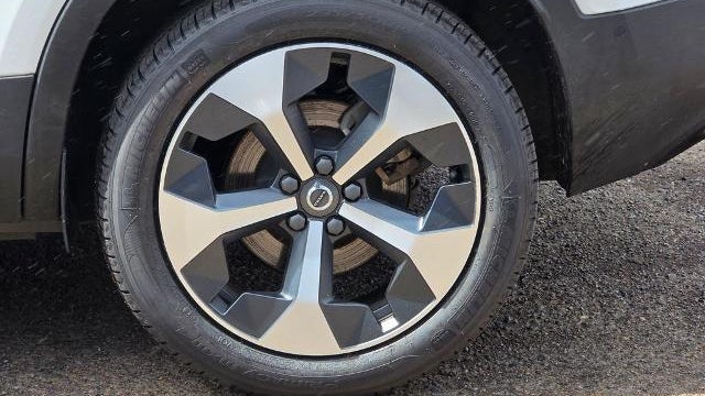 2024 Volvo XC40 B5 Plus Dark Theme
