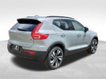 2025 XC40 Thumbnail 3