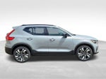 2025 XC40 Thumbnail 2
