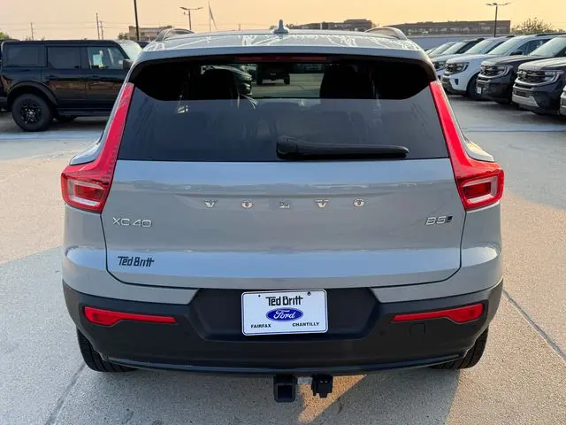 2025 Volvo XC40 - $35,001