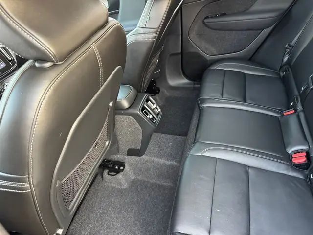 2025 Volvo XC40 - $35,001