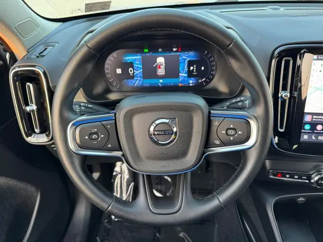 2025 Volvo XC40 - $35,001