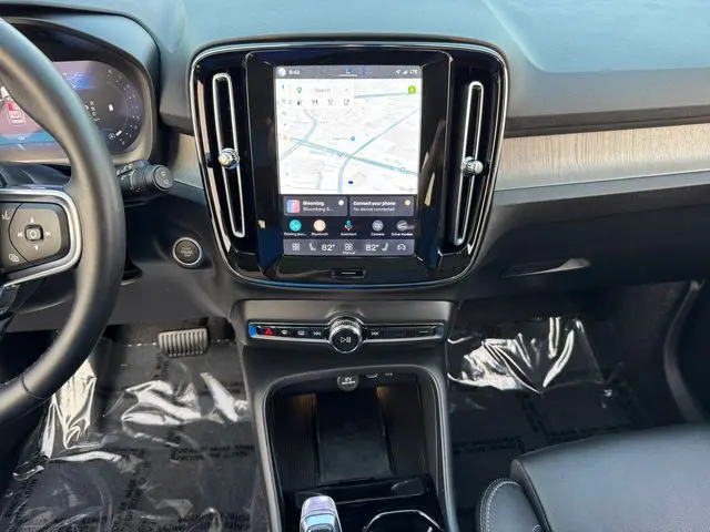 2025 Volvo XC40 - $35,001