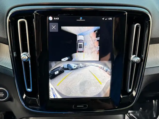 2025 Volvo XC40 - $35,001