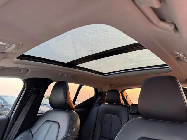 2025 Volvo XC40 - $35,001
