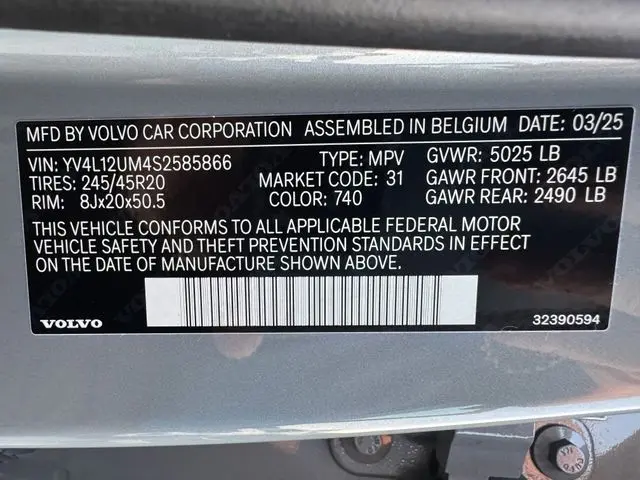 2025 Volvo XC40 - $35,001