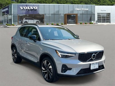 2025 Volvo XC40 AWD B5 Ultra Dark Theme 4DR SUV