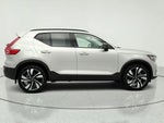 2025 XC40 Thumbnail 5