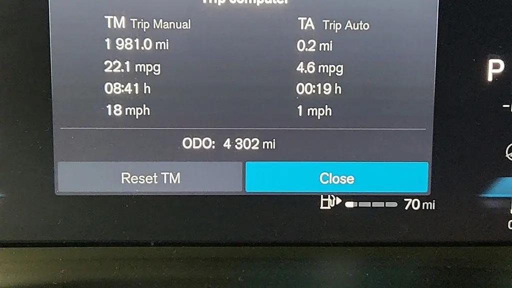 2025 Volvo XC40 B5 Ultra Dark Theme