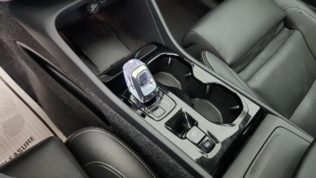 2025 Volvo XC40 B5 Ultra Dark Theme