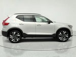 2025 XC40 Thumbnail 4