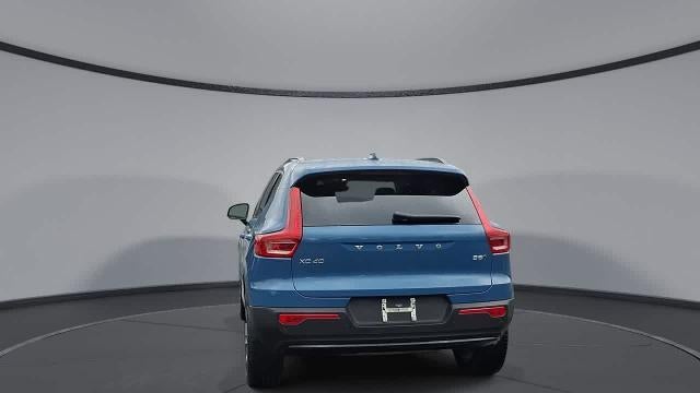 2025 Volvo XC40 B5 Ultra Dark Theme
