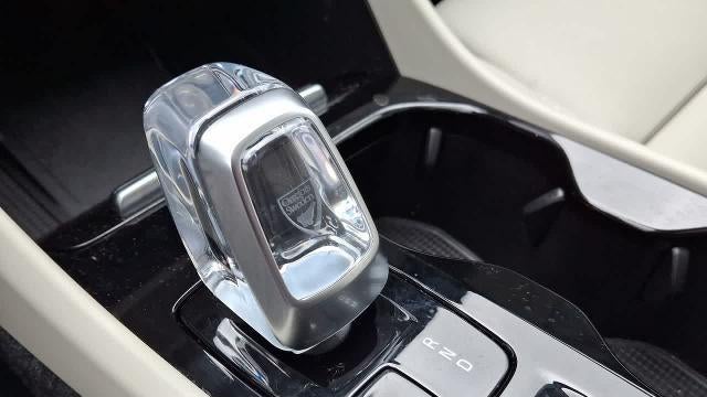2025 Volvo XC40 B5 Ultra Dark Theme