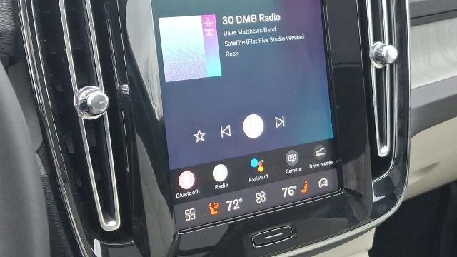2025 Volvo XC40 B5 Ultra Dark Theme