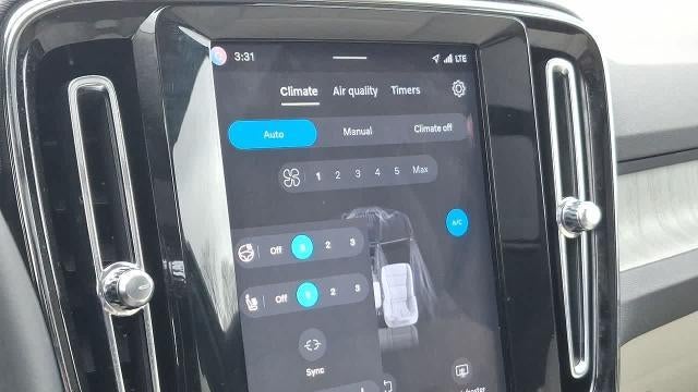 2025 Volvo XC40 B5 Ultra Dark Theme
