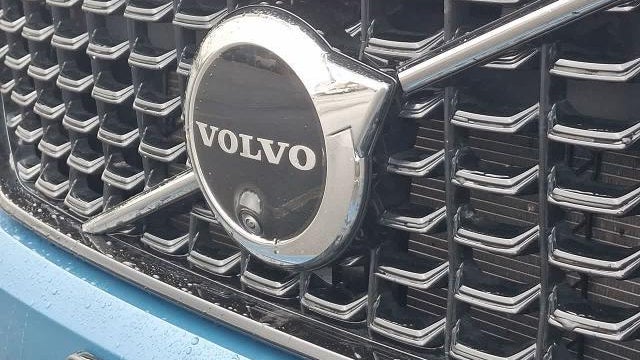 2025 Volvo XC40 B5 Ultra Dark Theme