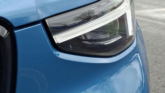 2025 Volvo XC40 B5 Ultra Dark Theme