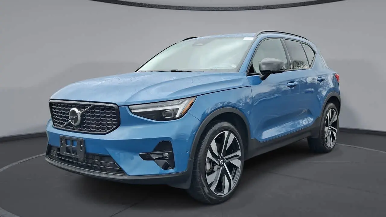 Preowned 2025 Volvo XC40 B5 Ultra Dark Theme for Sale