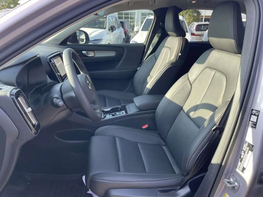 2026 Volvo XC40 - $50,525