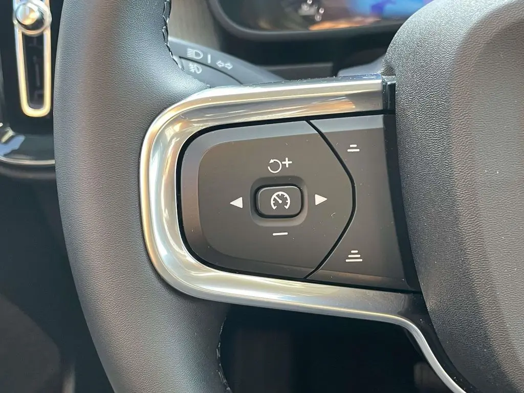 2026 Volvo XC40 - $50,525