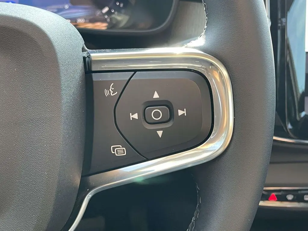 2026 Volvo XC40 - $50,525
