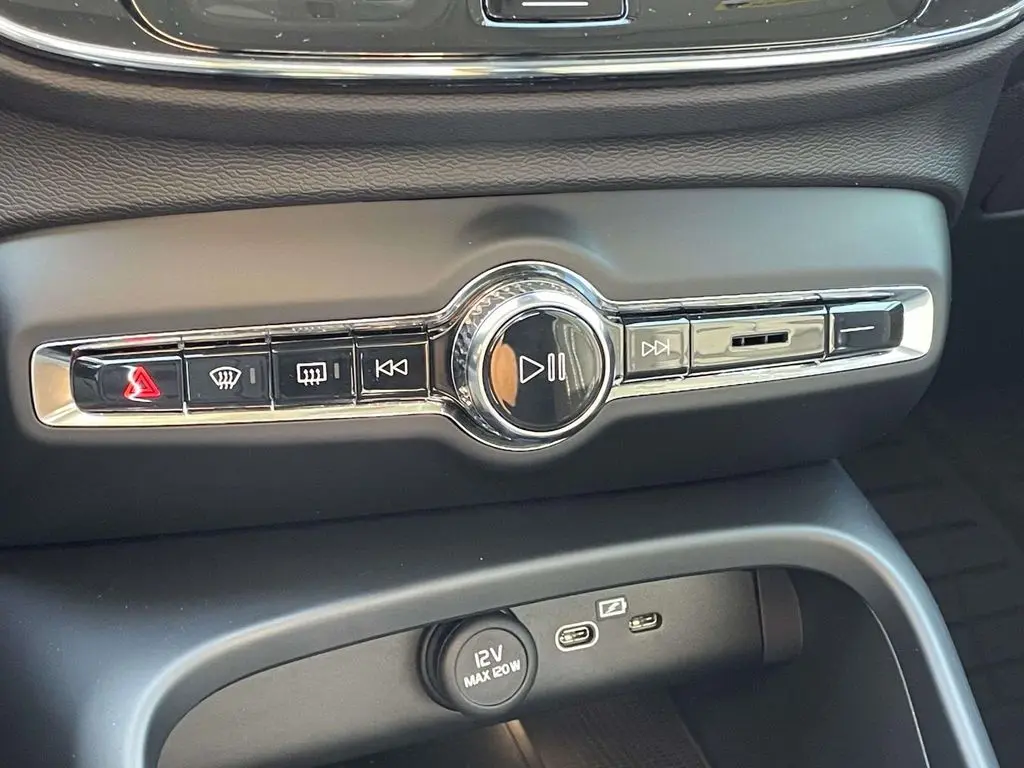 2026 Volvo XC40 - $50,525