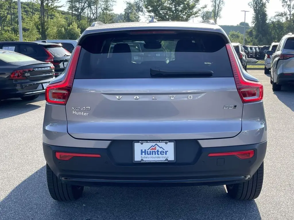 2026 Volvo XC40 - $50,525
