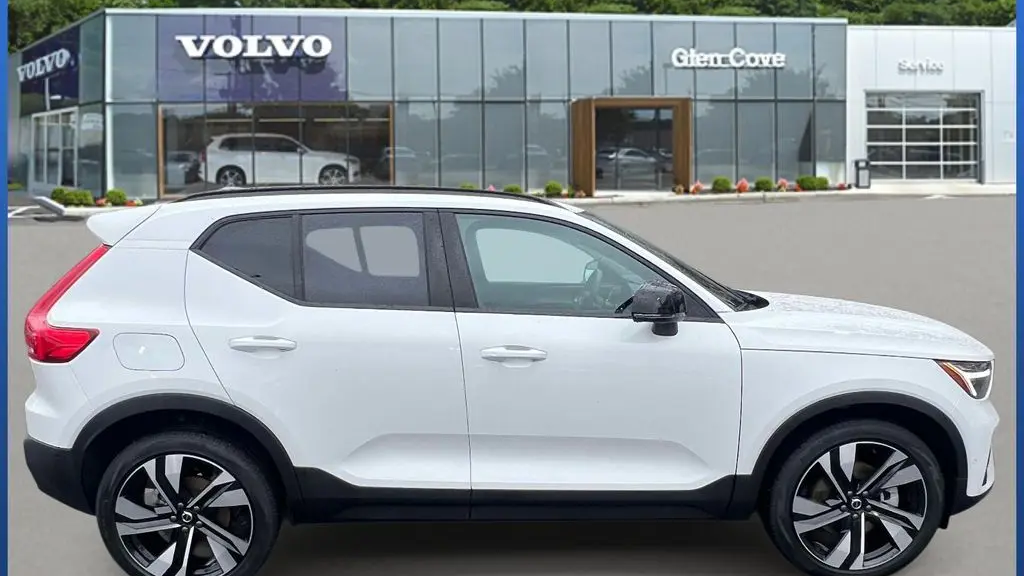 2026 Volvo XC40 B5 Ultra