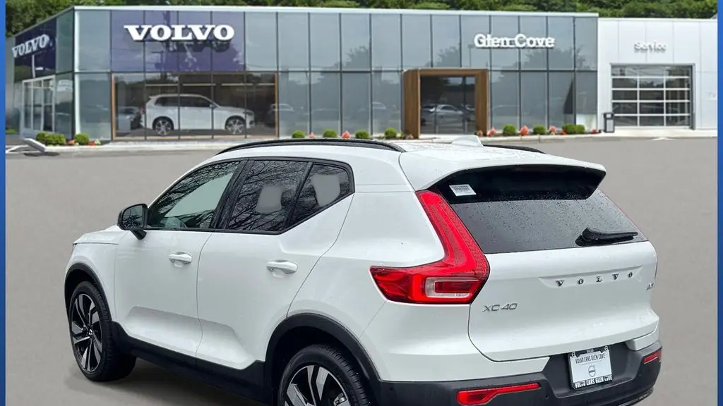 2026 Volvo XC40 B5 Ultra