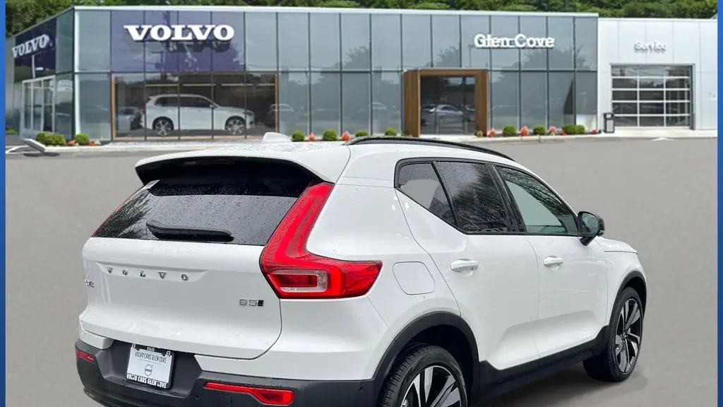 2026 Volvo XC40 B5 Ultra