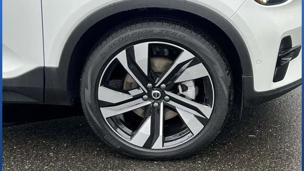 2026 Volvo XC40 B5 Ultra