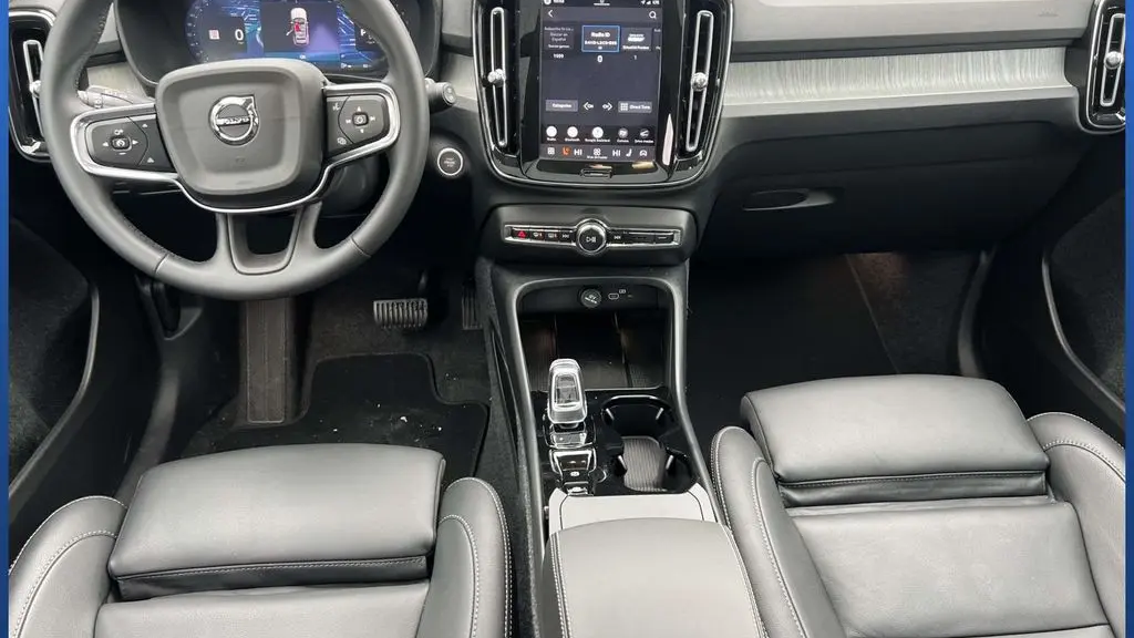 2026 Volvo XC40 B5 Ultra