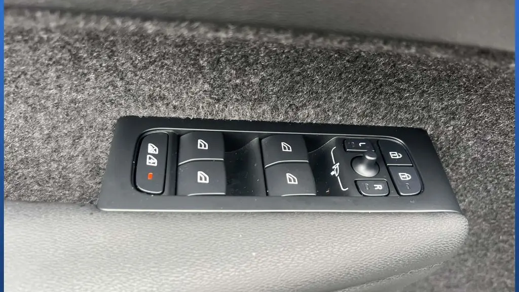 2026 Volvo XC40 B5 Ultra