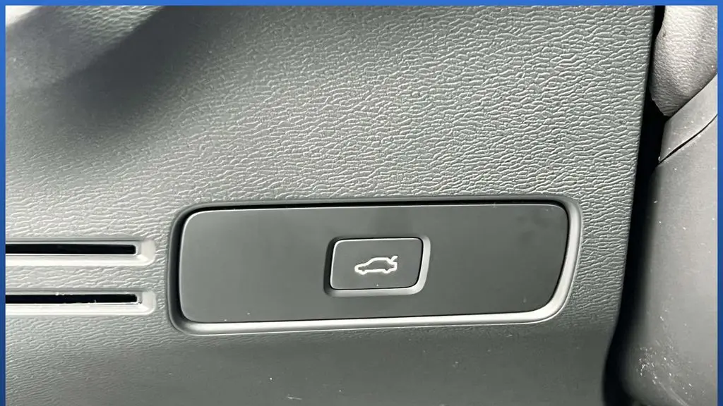 2026 Volvo XC40 B5 Ultra