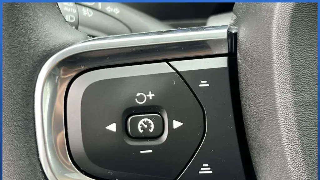 2026 Volvo XC40 B5 Ultra