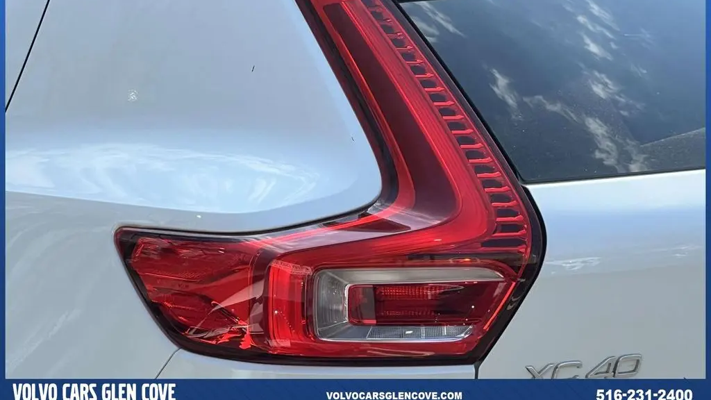 2023 Volvo XC40 B5 Plus Bright Theme