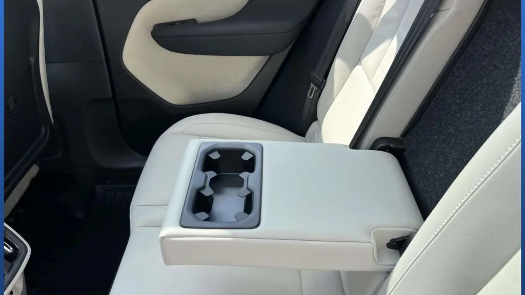 2023 Volvo XC40 B5 Plus Bright Theme