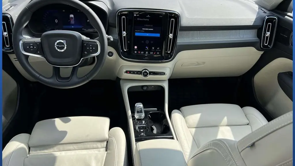 2023 Volvo XC40 B5 Plus Bright Theme