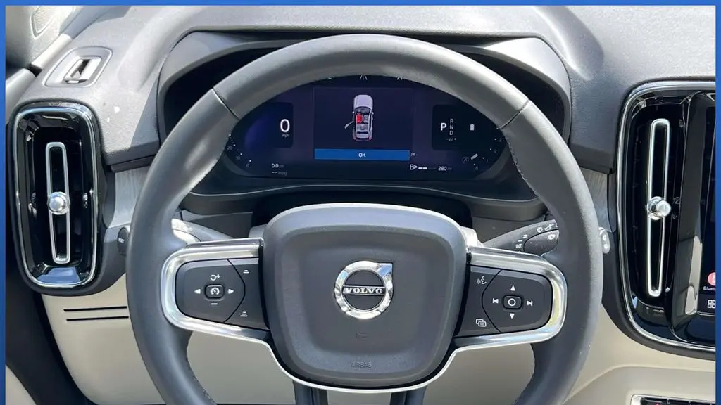 2023 Volvo XC40 B5 Plus Bright Theme