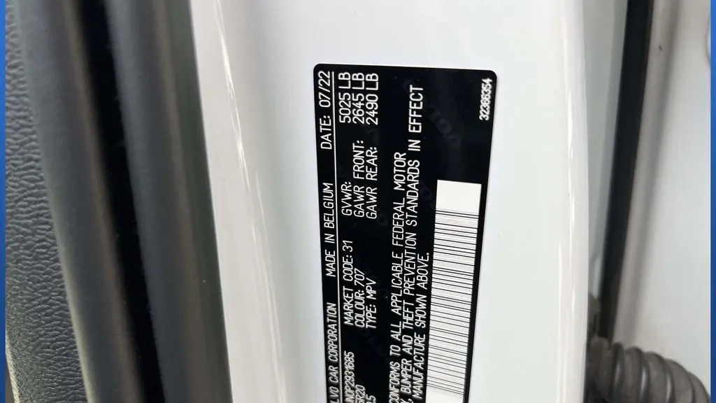 2023 Volvo XC40 B5 Plus Bright Theme