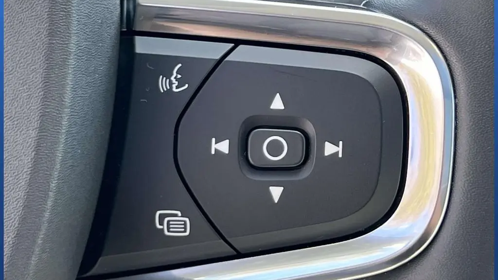 2023 Volvo XC40 B5 Plus Bright Theme