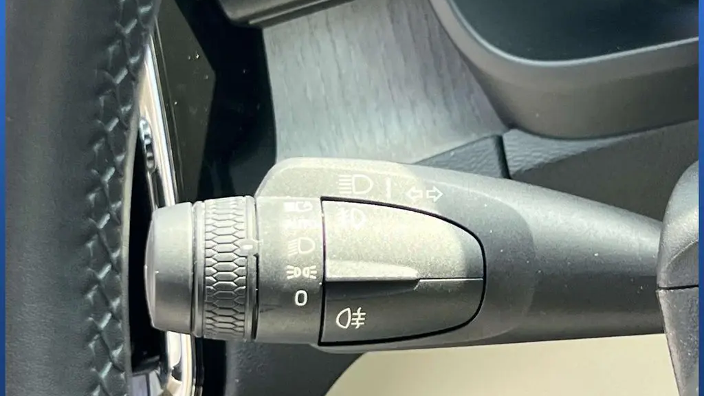 2023 Volvo XC40 B5 Plus Bright Theme